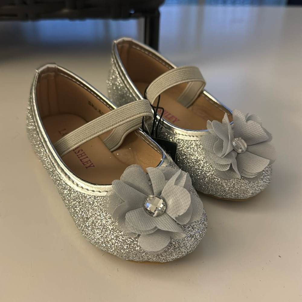 LAURA ASHLEY - NWT Toddler Girls Sparkle Glitter Dress Shoes - size 4